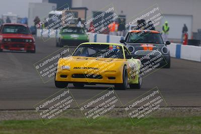 media/Jan-18-2026-CalClub SCCA (Sun) [[8bc6468723]]/Group 3 Race/Turn 1/